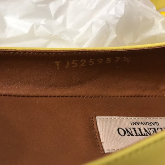 NWT VALENTINO GARAVANI Classic Leather Flats - Picture 3 of 6